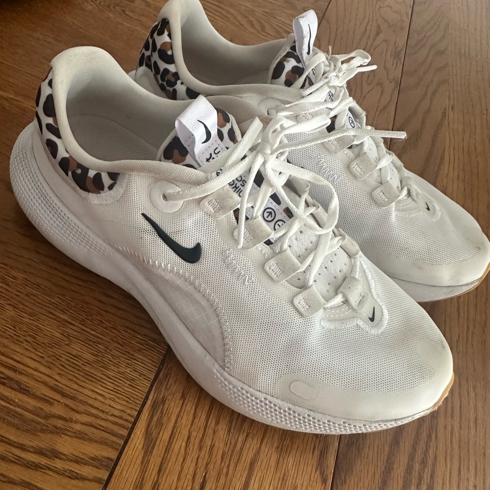 Women’s Nike React size 7.5